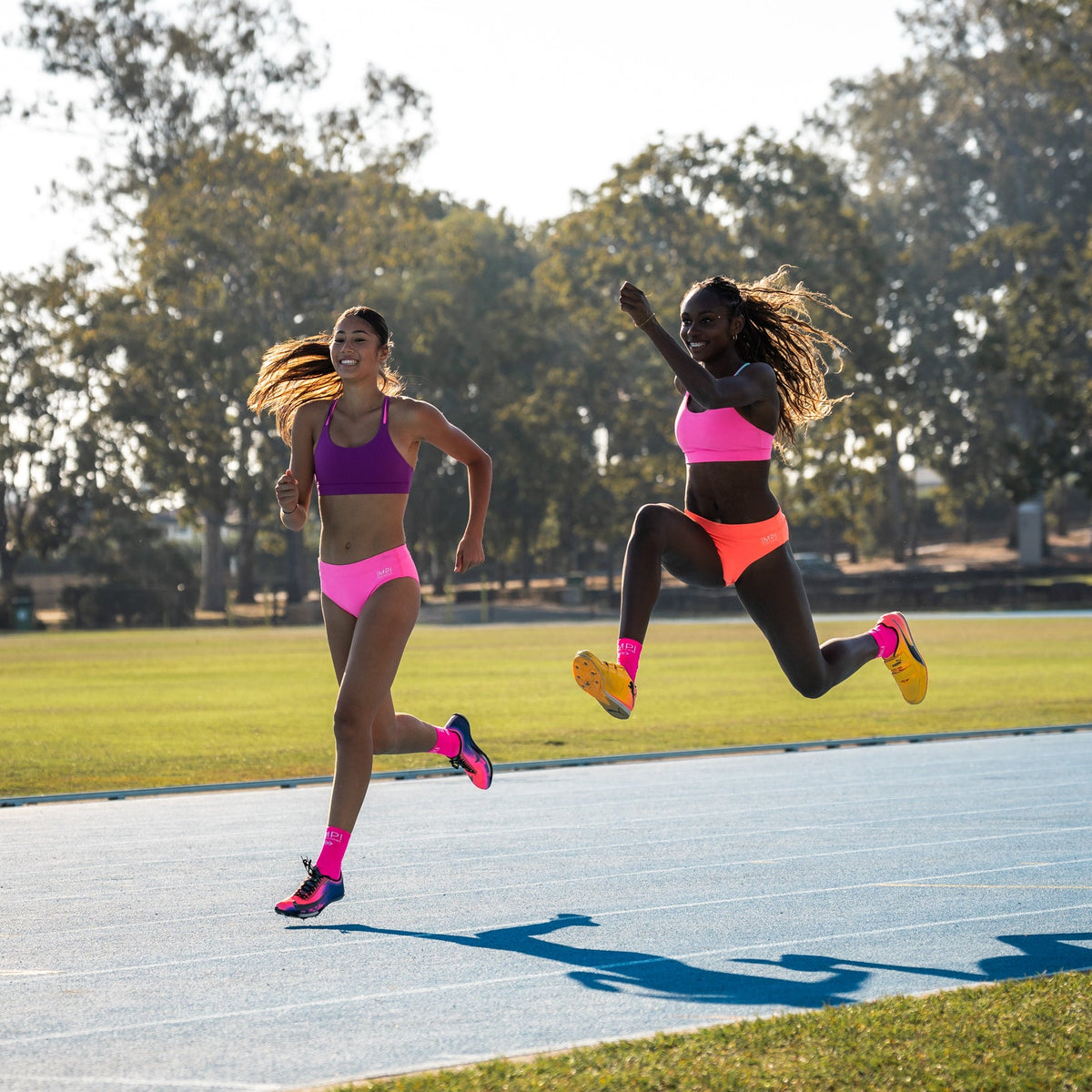 hot pink running crop