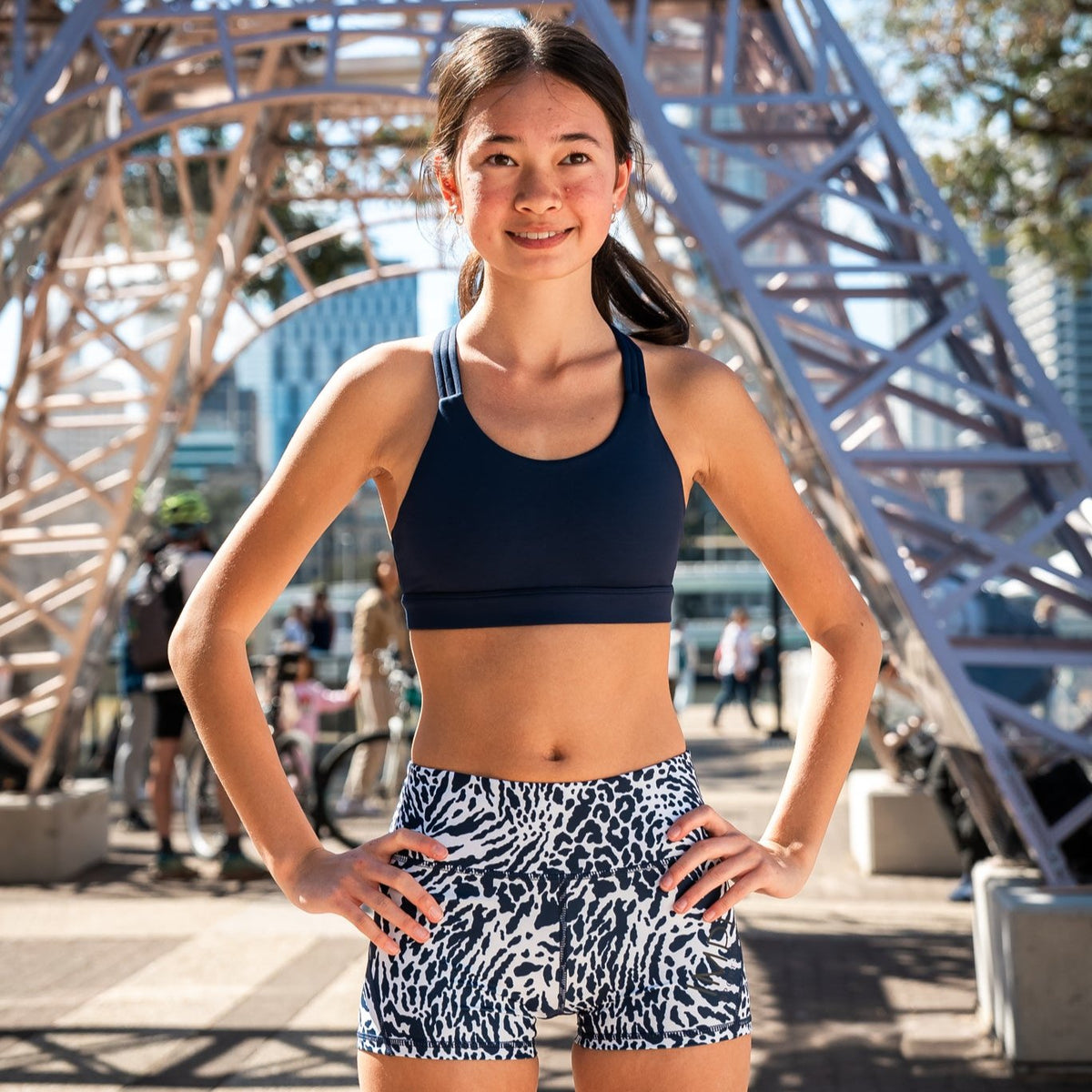 navy running crop