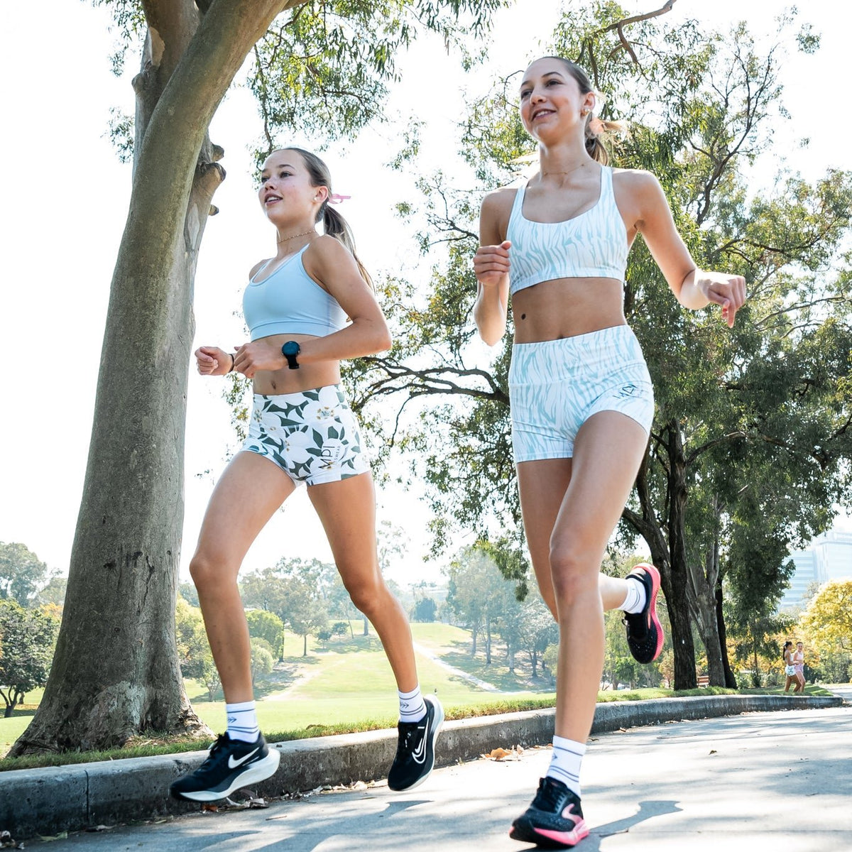 blue running crop