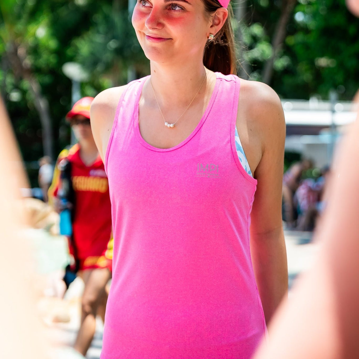 pink running singlet