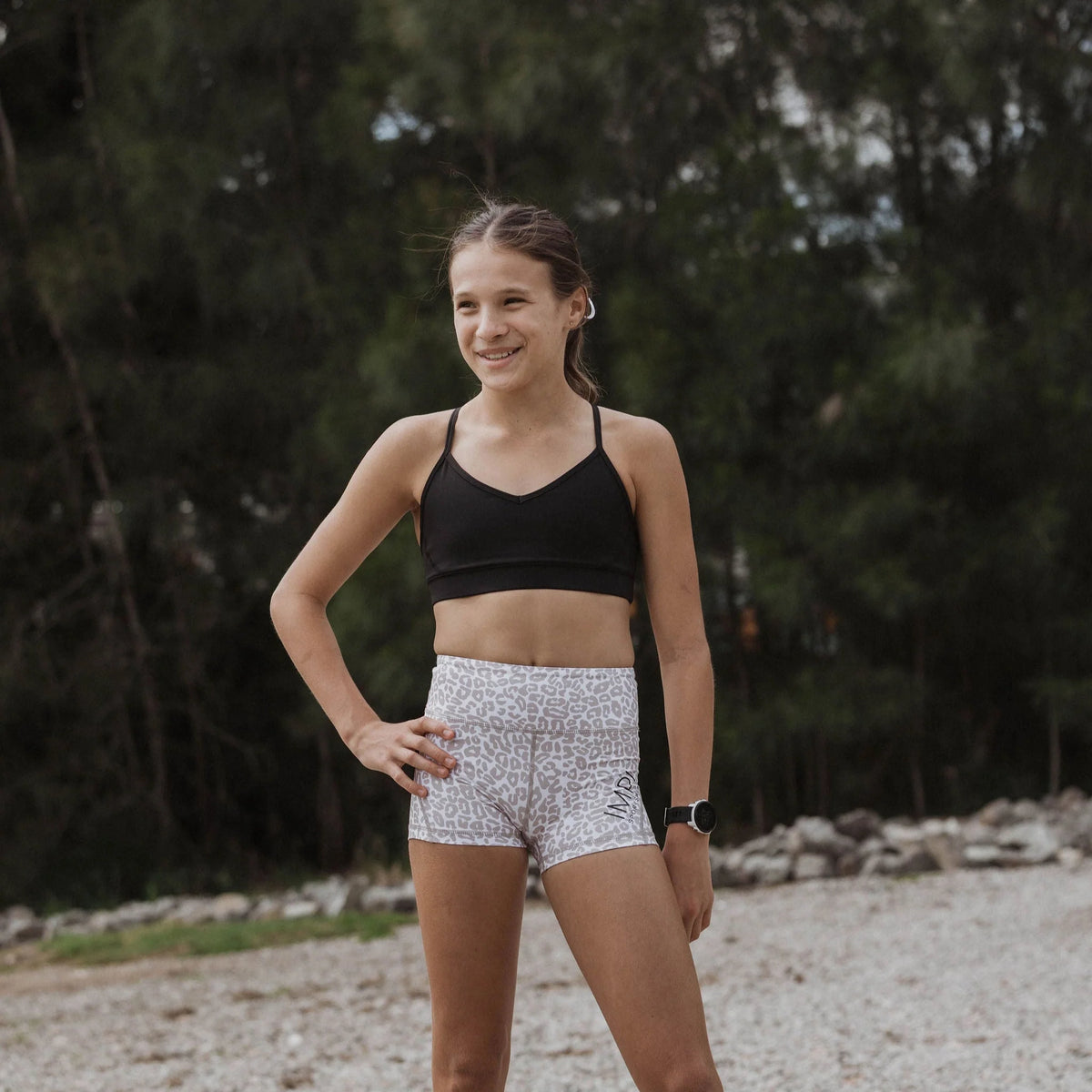 IMPI V-Neck Sports Crop - Black