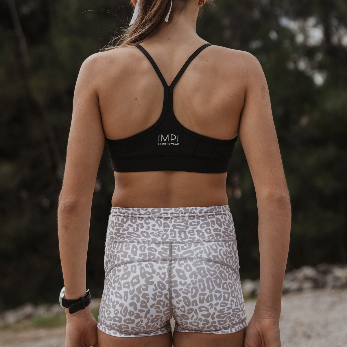 IMPI V-Neck Sports Crop - Black