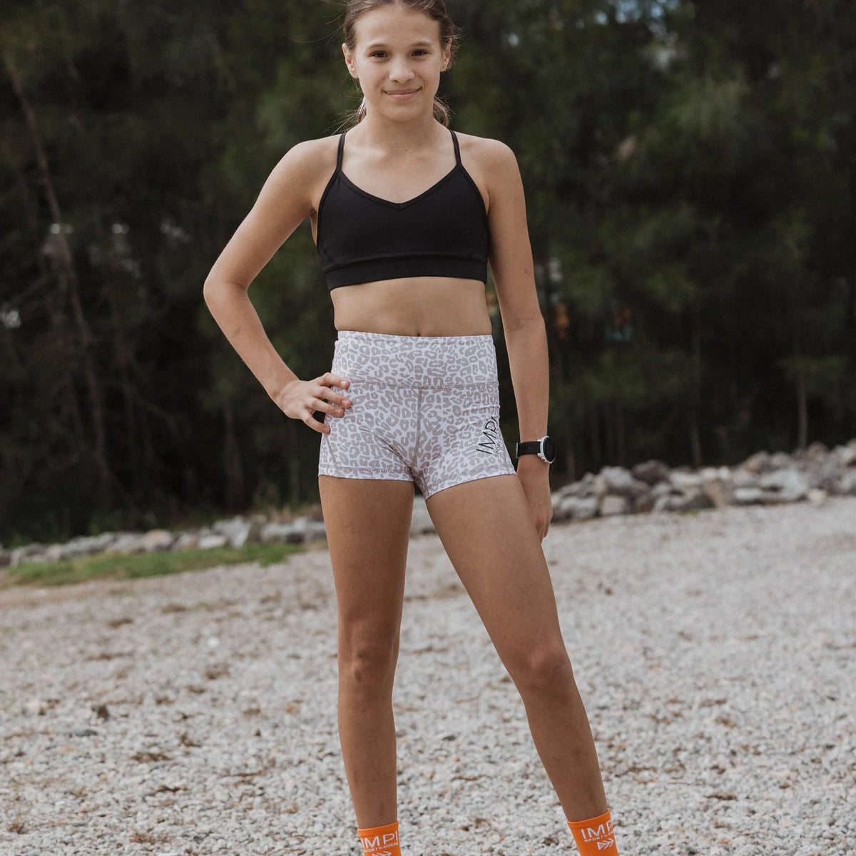 IMPI V-Neck Sports Crop - Black