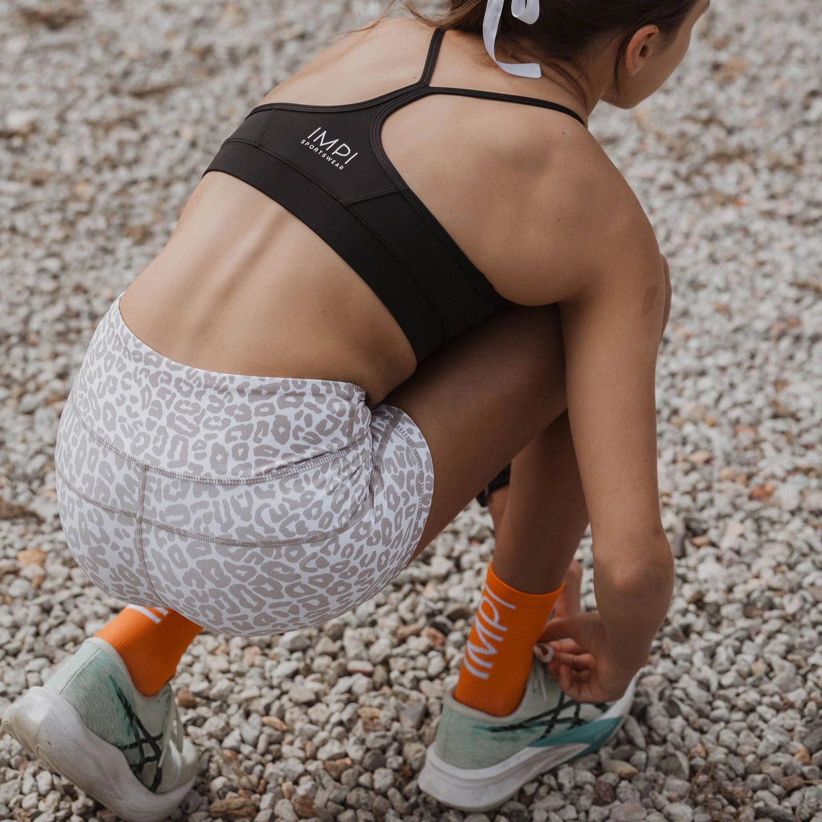 IMPI V-Neck Sports Crop - Black