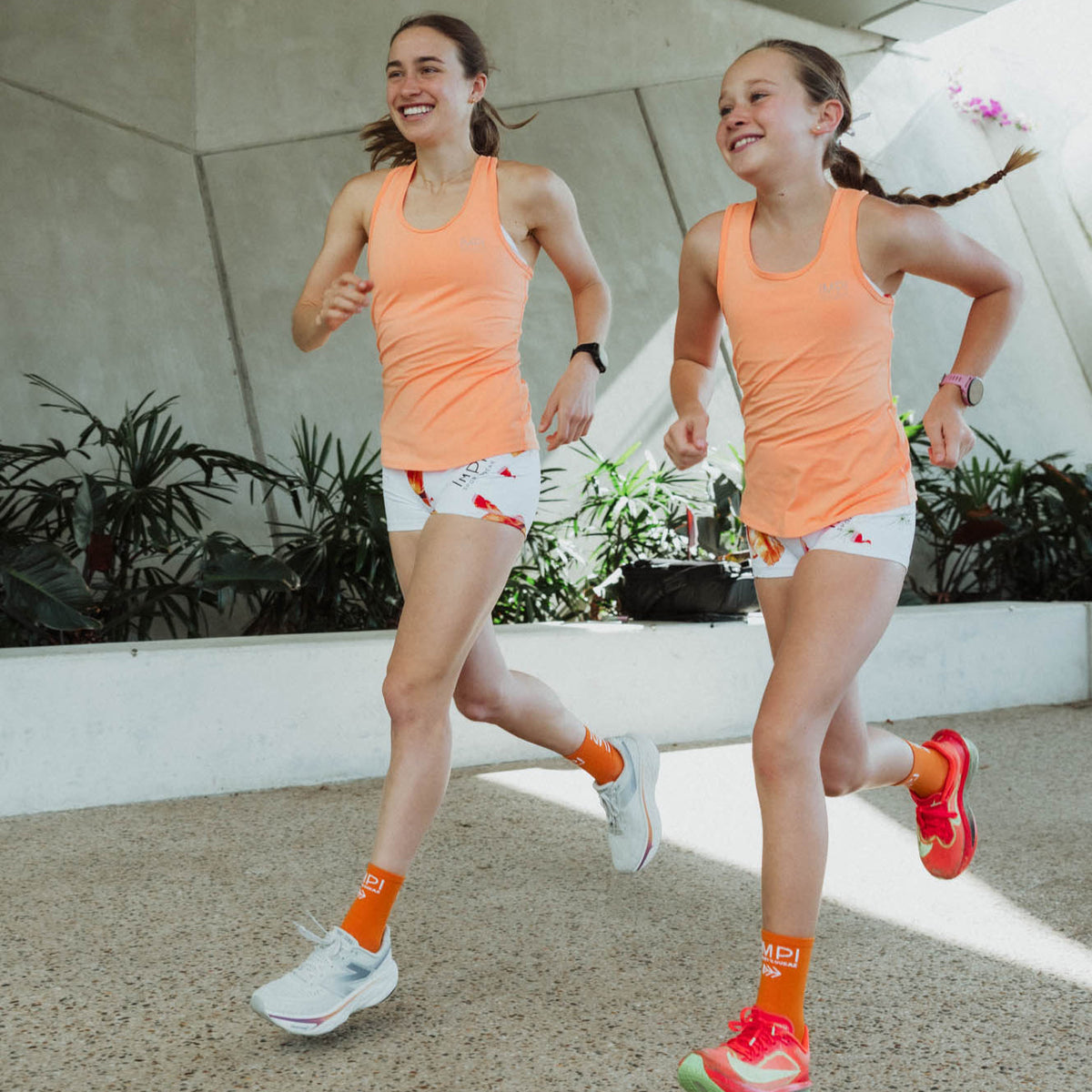 orange running singlet